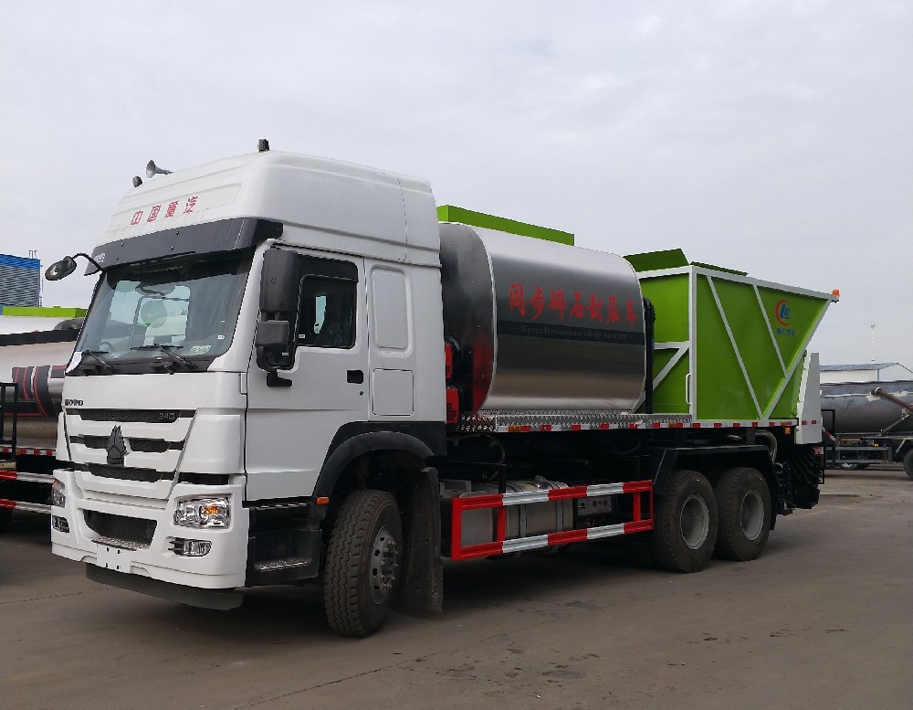 Asphalt Rubber Gravel Spreader Truck